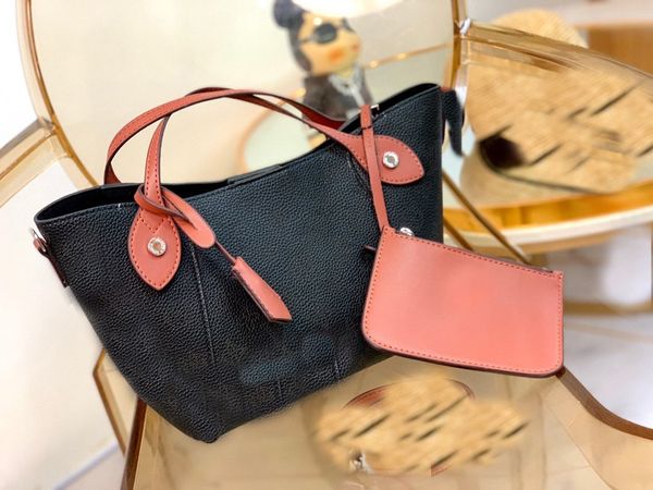 

many stars carry this style bag. 2020retro lingge chain big tassel handbags women shoulder bags pu leather crossbody bag large tot