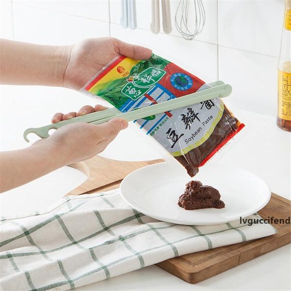 

new creative kitchen press tool multi ketchup sauce extruder clip salad squeeze clamp jam curry shove tools lz1116