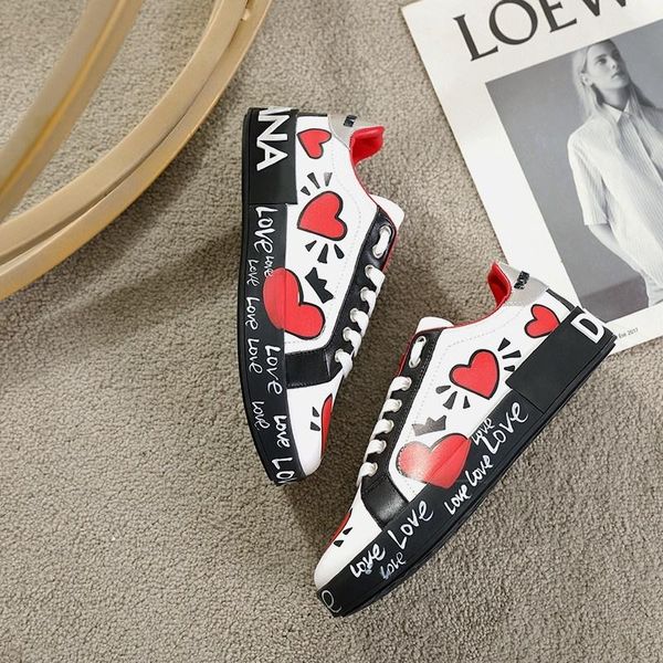 

2020x trend hand-painted graffiti leather casual shoes men and women comfortable sports shoes fashion wild couple shoes, size 35-45, Black