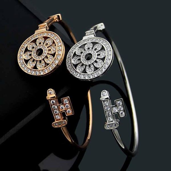 

2020 designer titanium steel jewelry t letter sun flower full diamond bracelet women's opening key full diamond bracelet, Black