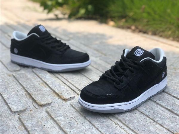 

2020 medicom toy x sb dunk low be@rbrick skate shoes black sail hairy upper running shoes men sports sneakers with box cz5127-001