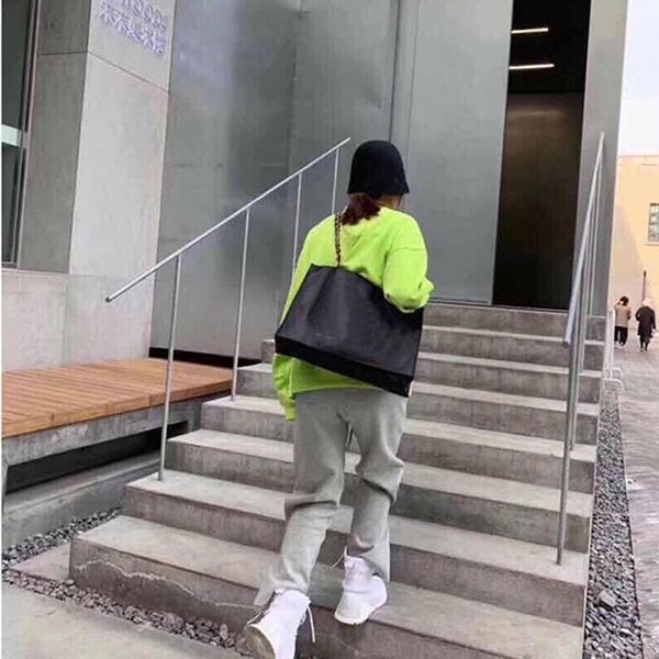 

new ladies one-shoulder bag canvas shopping bag thick chain strap hardware is very special ultraportable large capacity fashion
