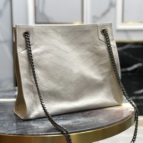 

the 7a high-end fashion shopping bag doesn't look stunning at first sight, but it will make sure you don't want to take it off