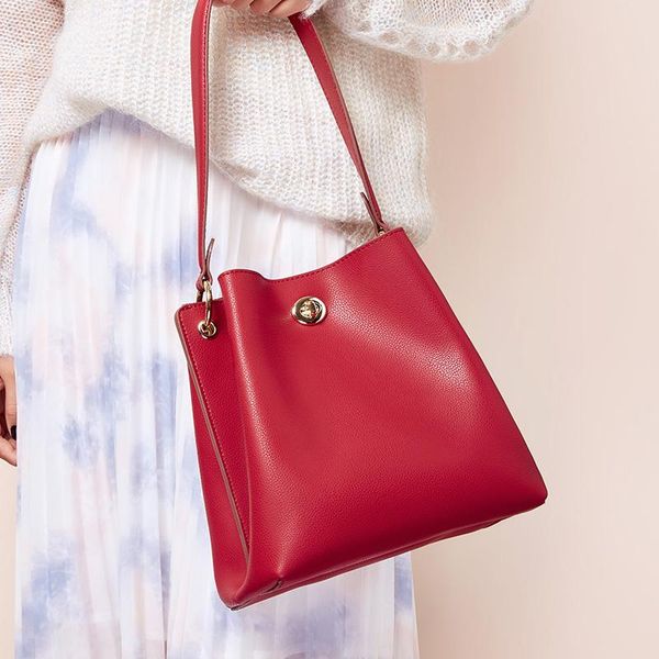 

red leather bucket bag ladies design oil wax leather large capacity handbag european and american fashion shoulder wild messenger bag 1250