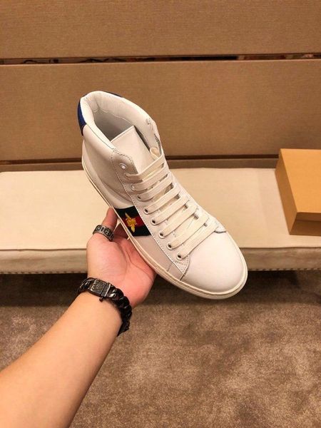 

2020a autumn and winter high-end custom men's high-casual shoes, fashion trend wild outdoor sports shoes, original box packaging