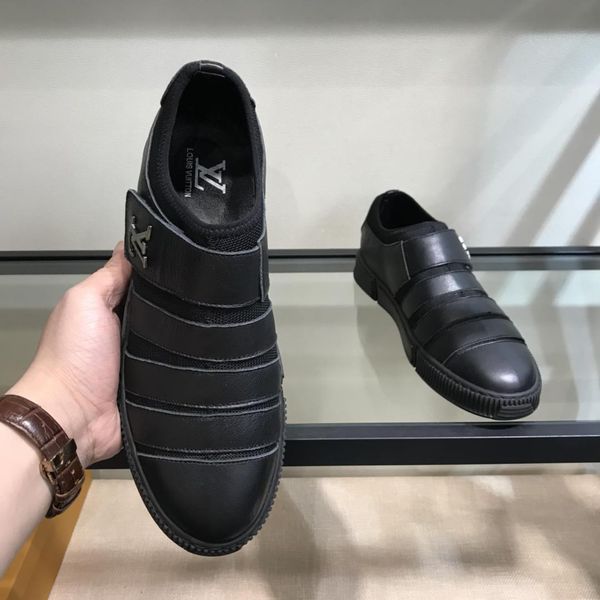 

2019d new men's leather sneakers trend shoes, comfortable and breathable wild white shoes, the original box delivery 38-44, Black