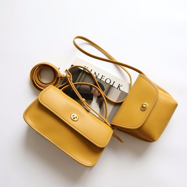 

spring/summer 2020 shoulder messenger bagcowhide small handbag lock clamshell bag