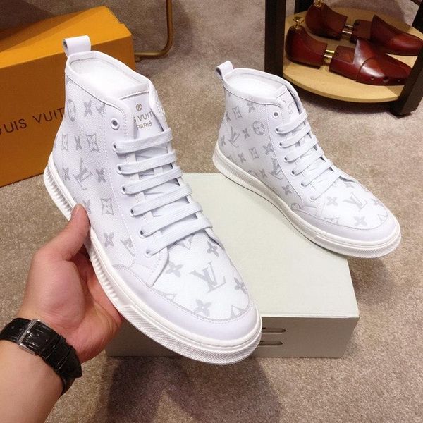 

2020g fashion limited edition classic letter leather men's shoes, high-casual sports shoes, personality wild men's boots, size