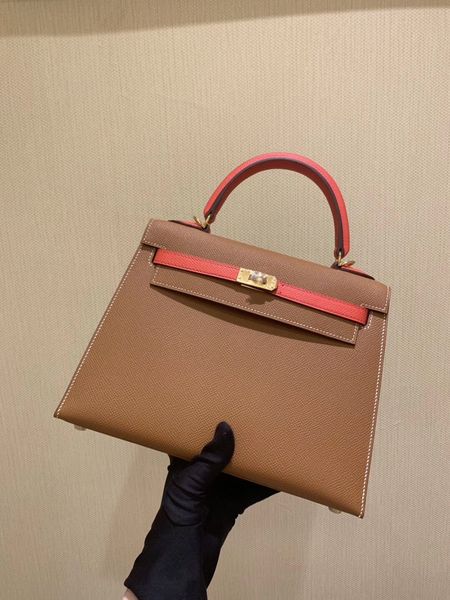 

by order half handmade 2tones 25cm brown+red epsom design purse, wax thread, have both gold and silver hardware,contact me for details