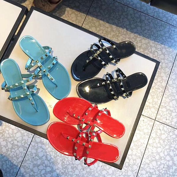 

2020 new clip toe sandals all-match flat rivet design simple comfortable leisure vacation sandals design fashion, Black