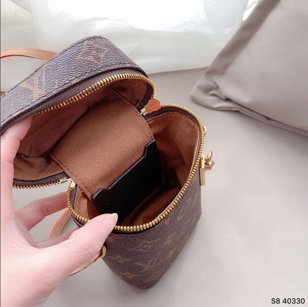 

2020 spring latest retro cross bag mobile phone bag vertical version compact simple casual size :11*17 cm