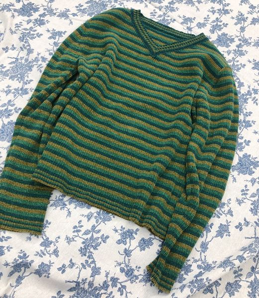 

ukgbk 2020 autumn and winter new striped two-color v-neck sweater 2020 pullover autumn and winter new striped two-color v-neck pullover swea, White;black