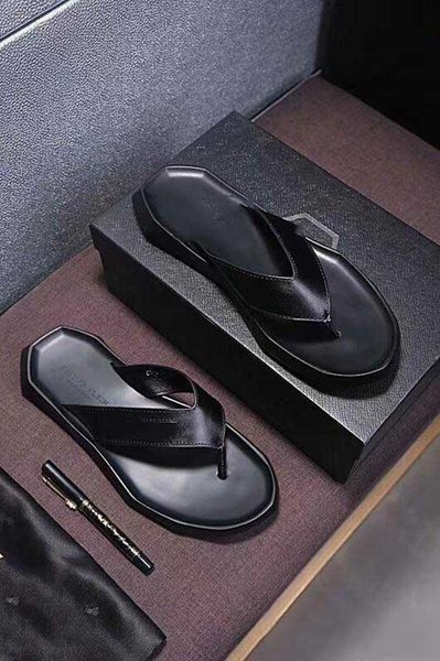 

fashion luxury designer women slippers sandals ladies beach slipper tide male rivet stud slippers non-slip leather mens casual spikes shoes, Black;grey