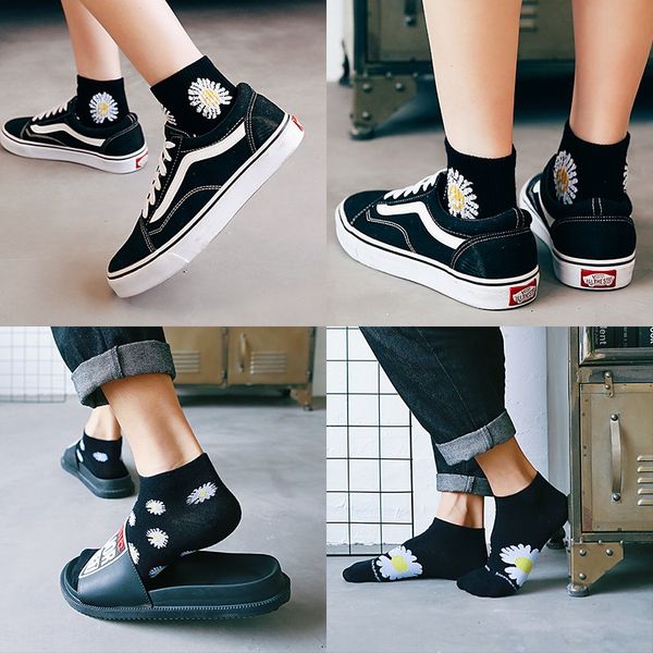 

15 pairs of quan zhilong with the same style couple cotton couple daisy jacquard cotton socks korean fashion socks, Pink;yellow