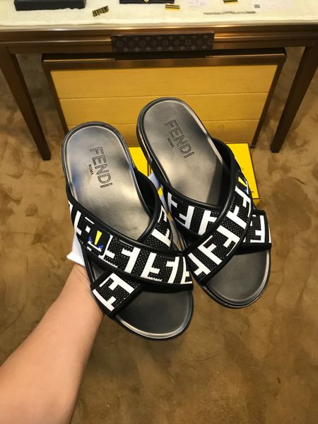 

2020 latest black leather casual slippers men casual shoes fashion trend comfortable shoe size 38-45 type 39745400570
