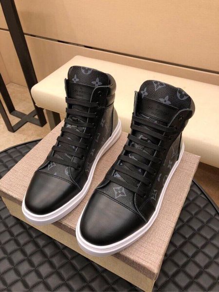 

2020t autumn high-end custom fashion leather men's casual shoes, trend high-sneakers personality wild boots, original box packaging