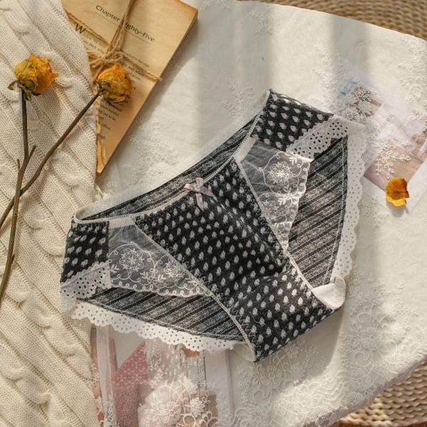 

japanese new girl panties strawberry jacquard lace lace ladies underwear mid waist large size underwear women, Black;pink