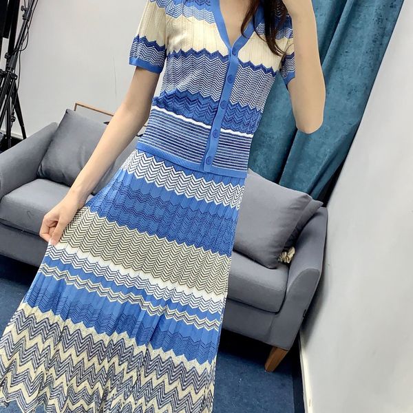 

2020 summer new v-neck wavy striped short sleeve cardigan knitwear knitwear long skirt knitted shirt women's mid-length skirt set, White