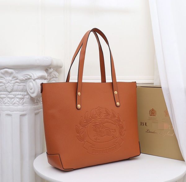 

рельефные значки, в сочетании с коллекциями марки, старинными картинами проверки, внутренним карманом на молнии, открытым дизайном, тиснение, Black