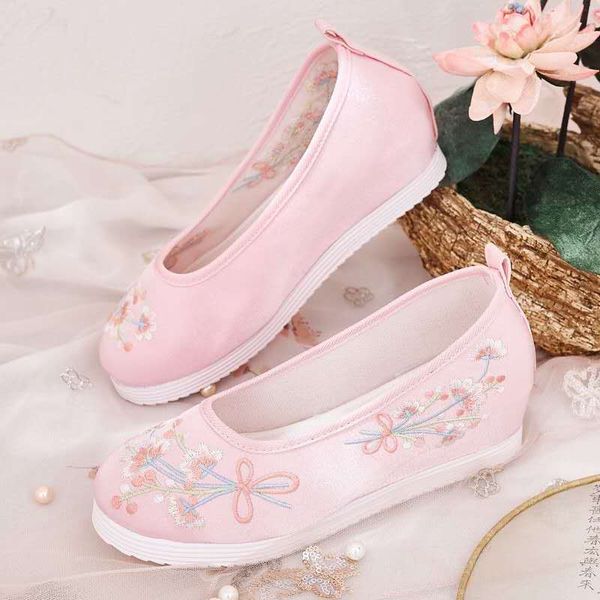 

new wholesale all kinds of high-end shoes with the latest sizes and preferential prices. welcome to the store to buy