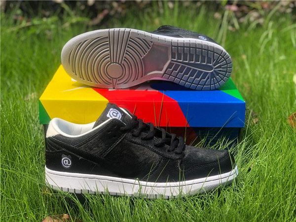 

2020 medicom toy x sb dunk low be@rbrick skate shoes black sail hairy upper running shoes men sports sneakers with box