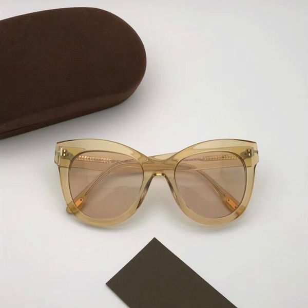 Il nuovo design TF0612 Polarizing Sun Polarizing Sun telaio per le donne è un set completo di occhiali da sole multicolori di alta qualità importati dall'Italia