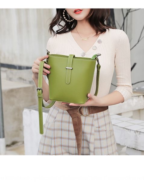 

2020 new fashion messenger guangzhou women's crossbody small small fresh bucket bag women's messenger bag, White