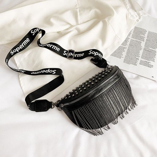 

грудь сумки для женщин 2020 новая мода pu кожа сумка crossbody кисточкой rivet дамы широкий наплечный ремень малый сумка черный