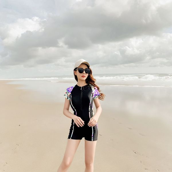 

2019 backless sports slimming solid color one-piece 2019 backless sports slimming solid color swimsuit one-piece swimsuit, White;black