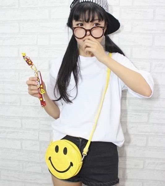 

leisure academic style diamond diamond shoulder lattice smiling face mini round bag girls' fresh and lovely messenger shoulder bag, White
