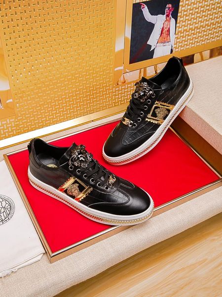 

2020s young luxury design printed embroidery stitching men's low-lace-up casual shoes, high-quality fashionable wild sports shoes, Black
