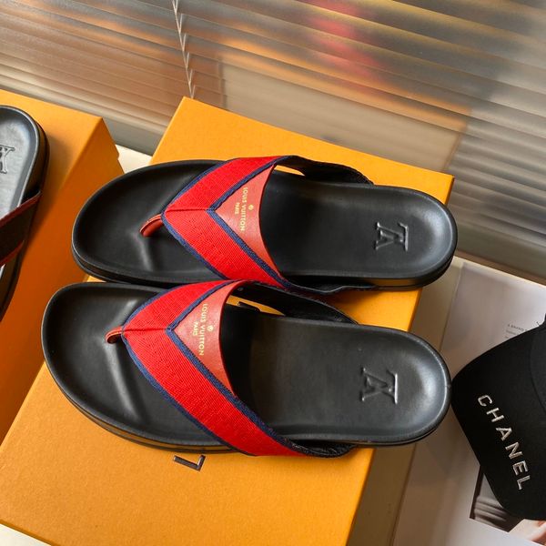 

1a4uiutong mirabeau cette tong mirabeau est conÃ§ue en toile monogram Ã©clipse avec une semelle extÃ©rieure en gomme souple confortable. 169686