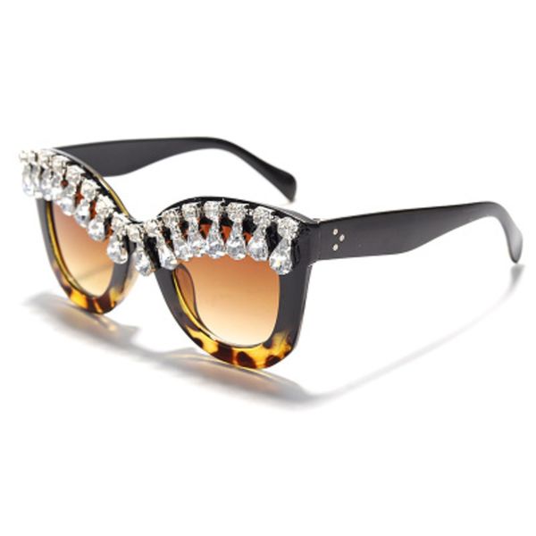 

мода негабаритных глаза кота солнцезащитные очки для женщин 2020 дизайнера rhinstone солнцезащитных очков дам ретро большие рамы оттенков, White;black