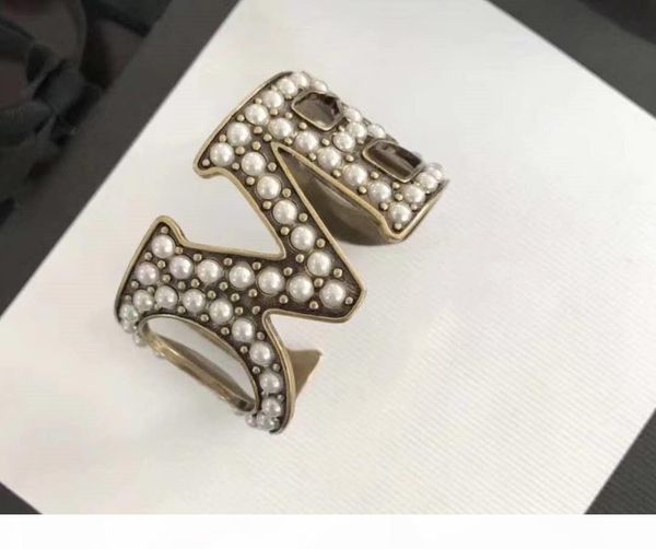 

e fashion bracelets sold in europe and america in 2020 designer style pearl letter bracelet, Silver