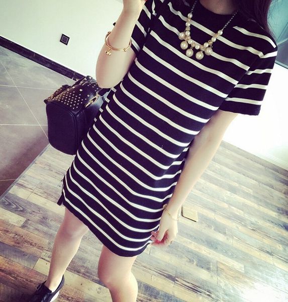 

alibabas mid-length t-shirt with striped short sleeves clothing wholesale for less than 10 yuan, White;black