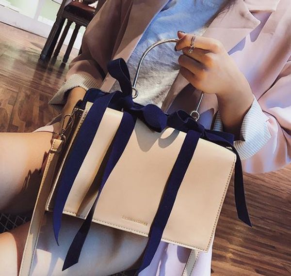 

Designer Handbags 2020 Three-dimensional Trapezoidal Generous Bag Double Bowknot One Shoulder Diagonal Portable Female Bag