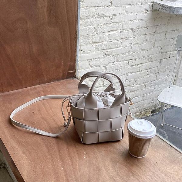 

горячей продажа женщина мини ковш сумка мода crossbody сумка pu тканой сумка девушка малый пляж сумка