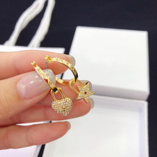 

d семья / di семьи 2019 d семьи золотой любовь звезды бриллиантовые серьги женские асимметричный высокие текстуры серьги, White