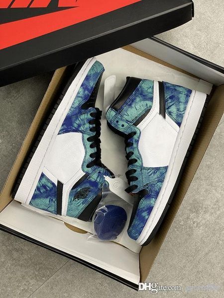 

release air aauthentic 1 high og retro wmns tie-dye basketball shoes aurora green woman man sports sneakers cd0461-100 with originalbox