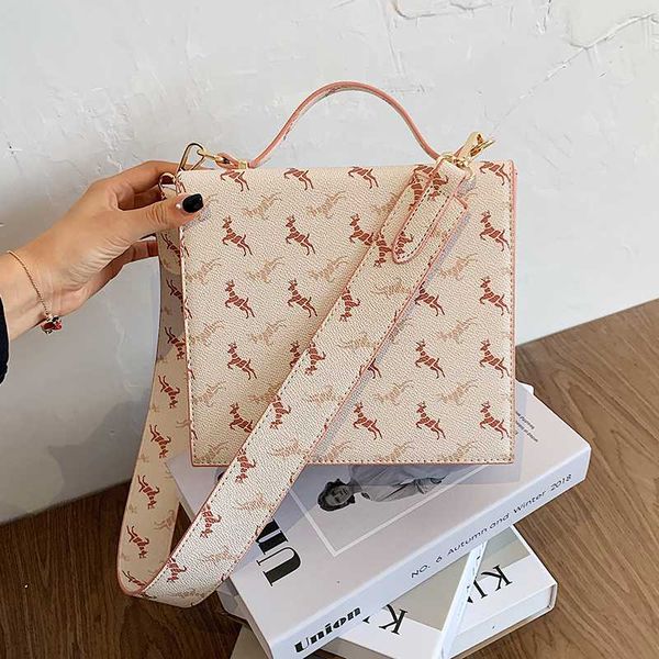 

new korean design fashion square bag underarm bag handbag & elegant shoulder messenger width 22cm height 20cm