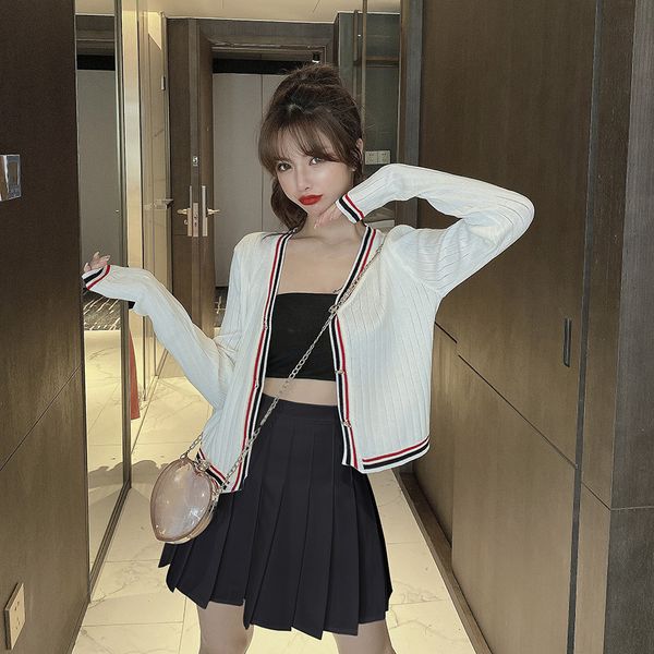 

college-style age-reducing shirt pleated skirt 2020 new three-piece womens color matching sweater slimming western style suit, White