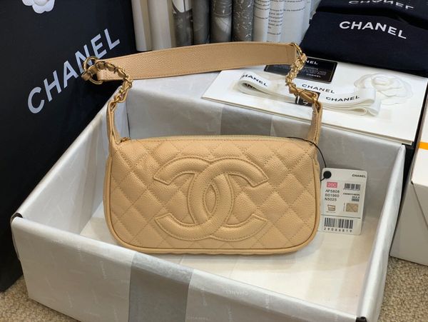 

new lady's handbag 7a high-end custom quality large capacity handbag fashion trend leisure style gold metal accessories with long shoul