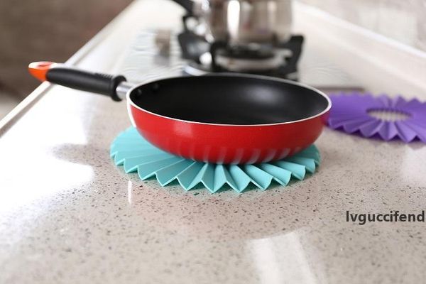 

21cm silicone table mat placemat pad folding coaster dish bowl pot holder heat resistant cushion non-slip stick kitchen protector