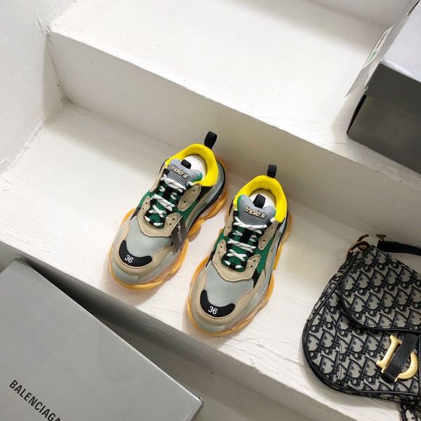 

2020n designer to create casual and comfortable all-match sports shoes, travel shoes outsole non-slip design with original box delivery, Black