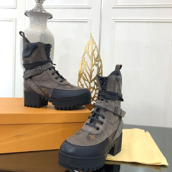 

new12 high-end ladies high-heeled boots fashion platform martin boots leather ladies motorcycle boots original box packaging fast delivery, Black