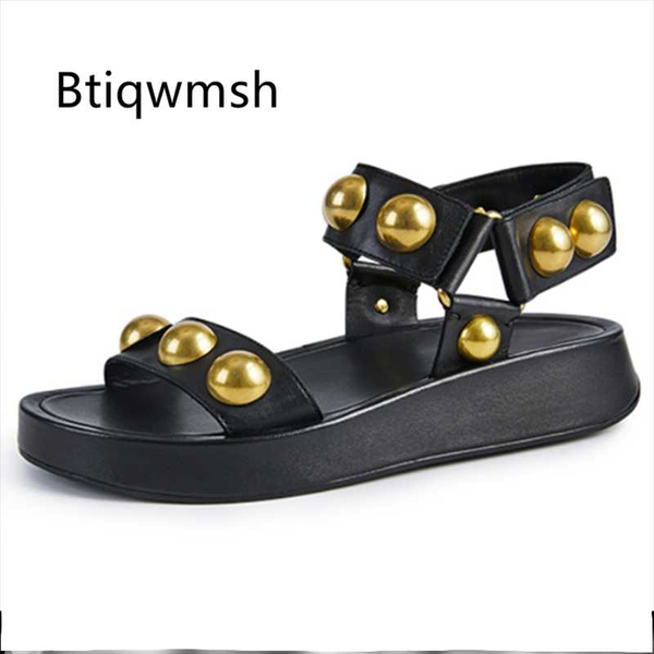 

2020 metal rivet gladiator sandals women open toe thick bottom black real leather flat shoes woman fashion beach sandals casual