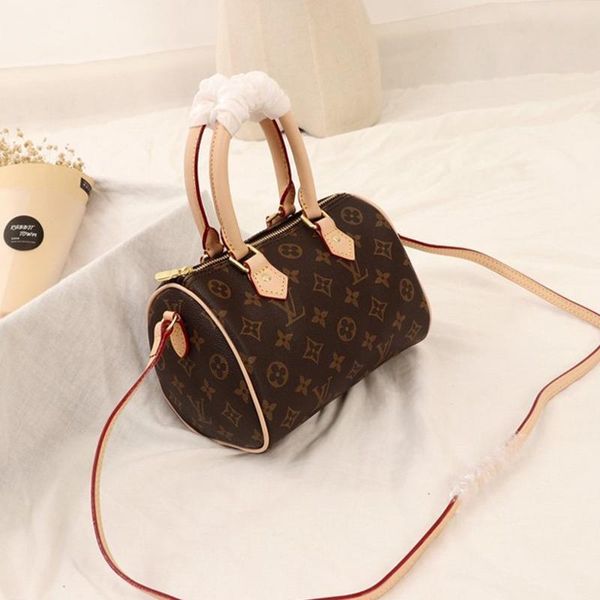 

быстрая доставка женская сумка vintage модельер luxury женщин; s сумка кожа леди мешки плеча высокого качества саквояжи налейте femmesaule в