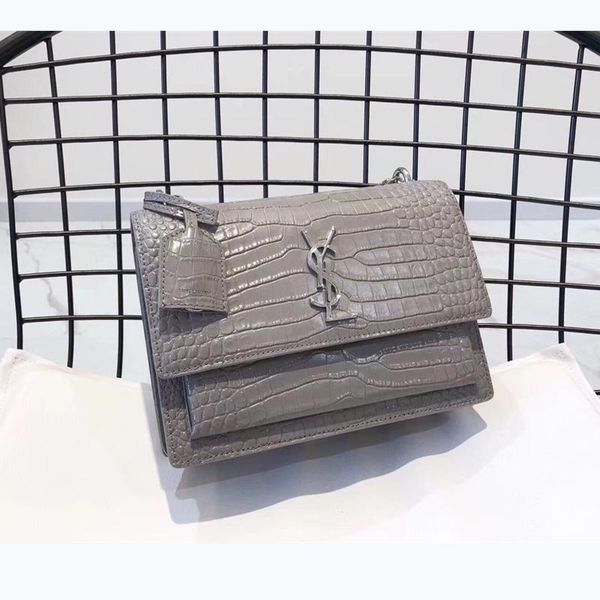 

2020ea designer luxury shoulder bag with original box, designer hand-made with high-quality materials for fast delivery within 10 days, Red;black