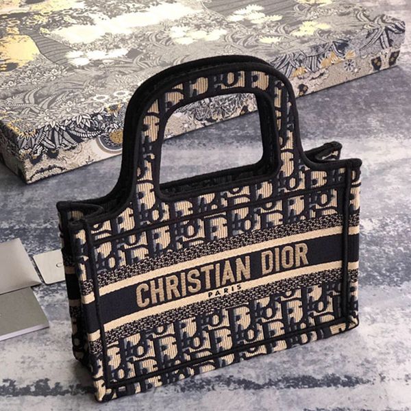 

this mini tote bag is perfect for carrying books the size of paperbacks and some daily necessities in full-body embroidered canvas