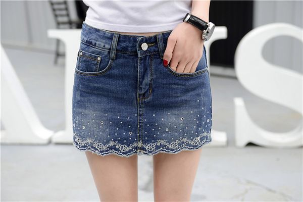 

2020 spring and summer new mid-waist jeans shorts skirt embroidery diamond denim shorts, Blue